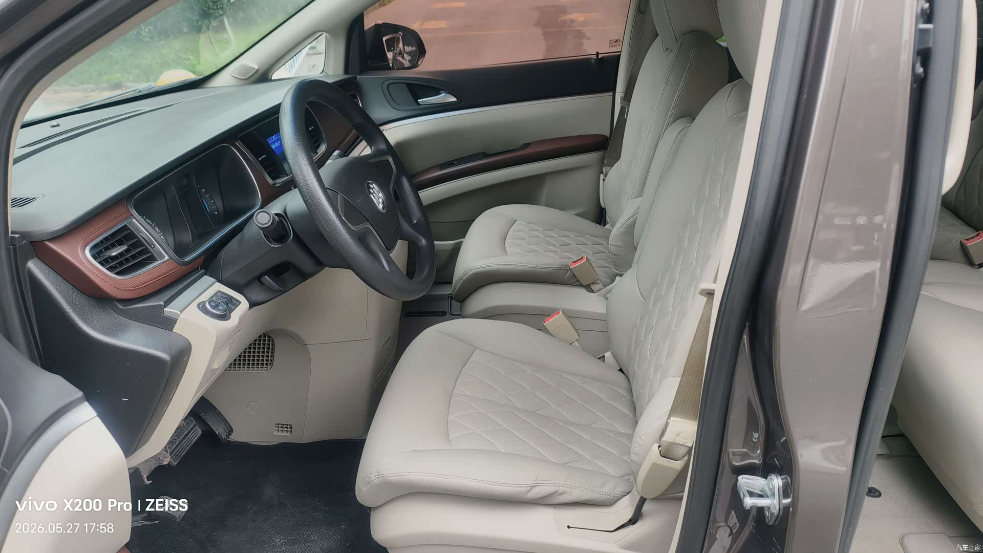Buick GL8, 2014 9