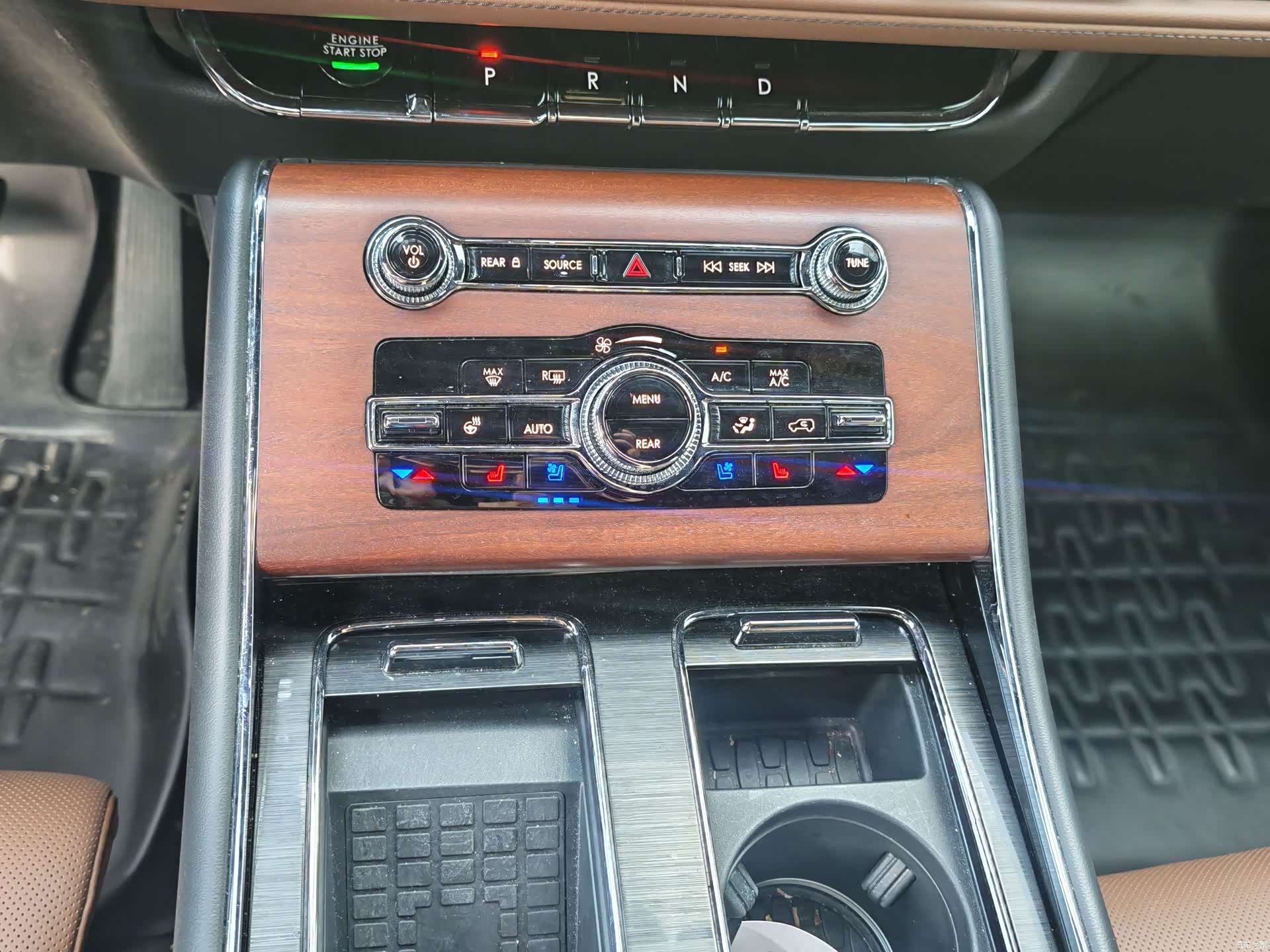 Lincoln Aviator, 2021 11