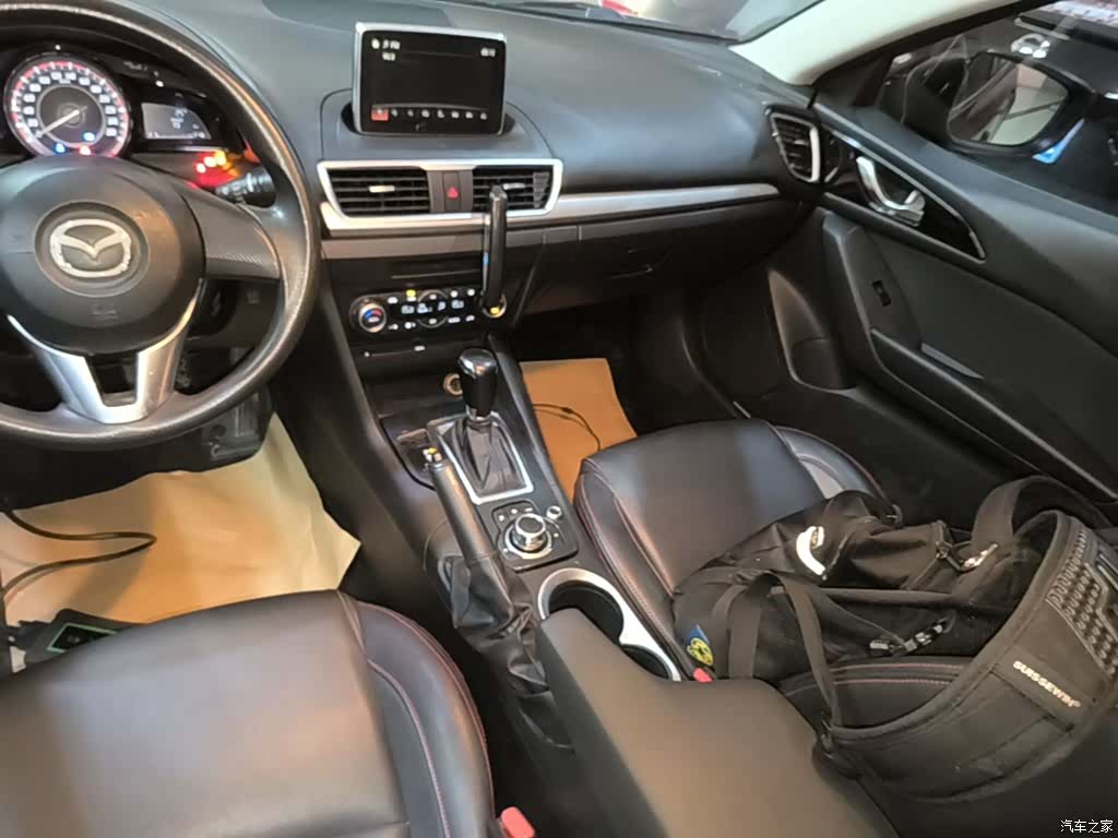 Mazda Mazda3, 2015 14