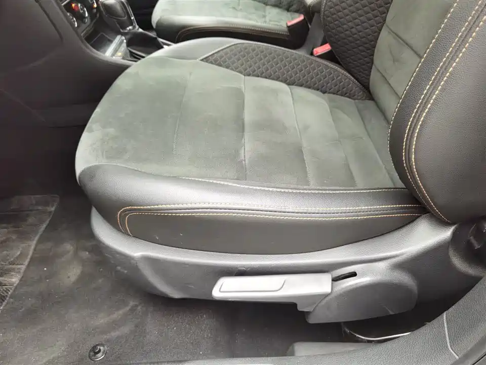 Volkswagen C-TREK Wei Collar