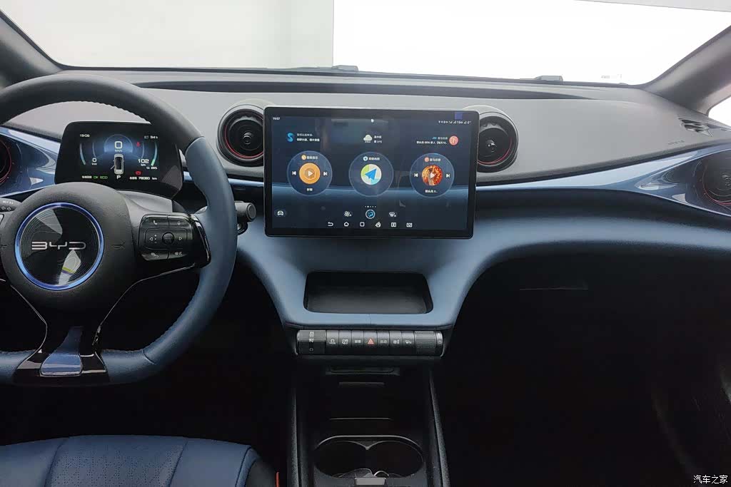 BYD Dolphin, 2022 13
