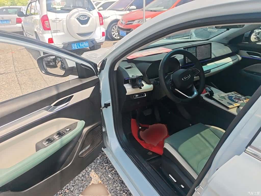 Geely Emgrand, 2022 16