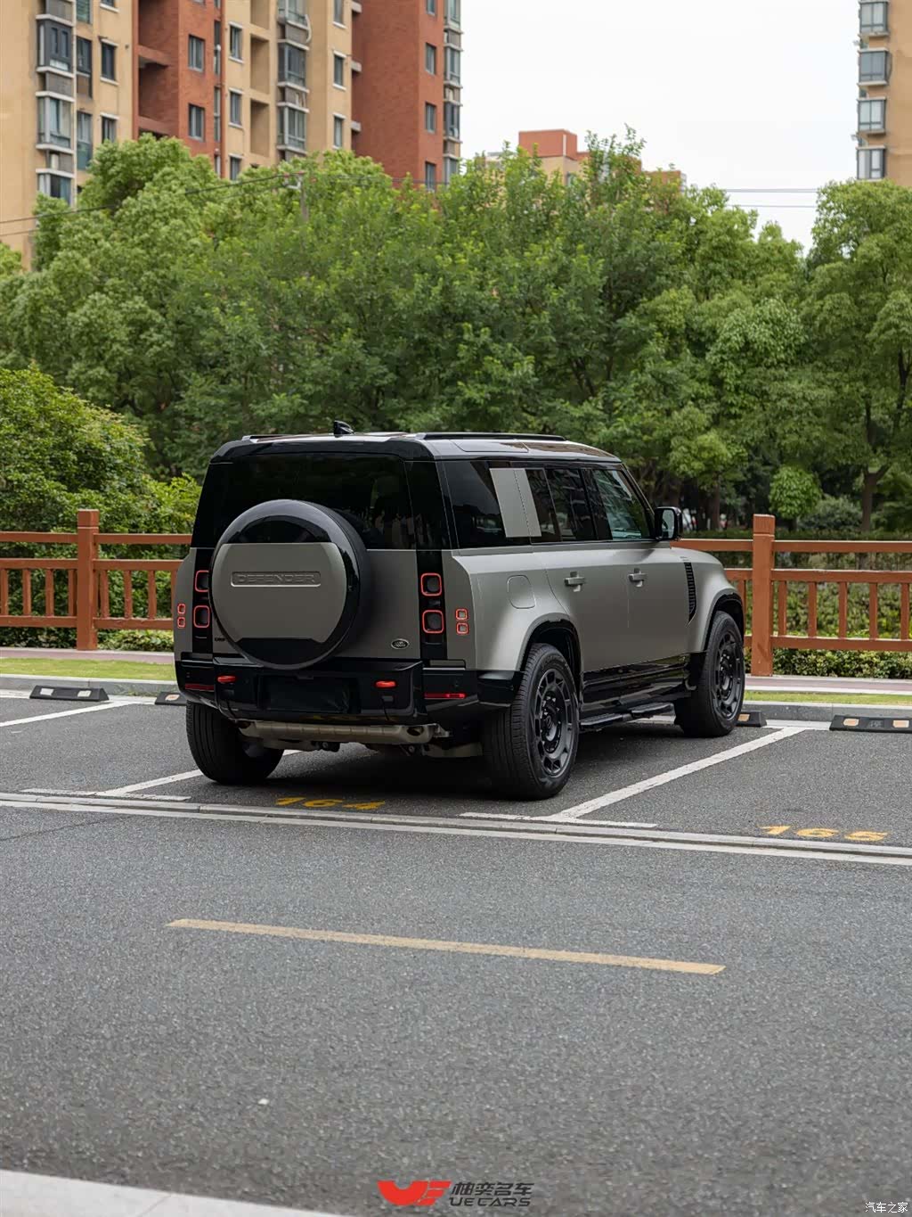 Land Rover Defender, 2024 4
