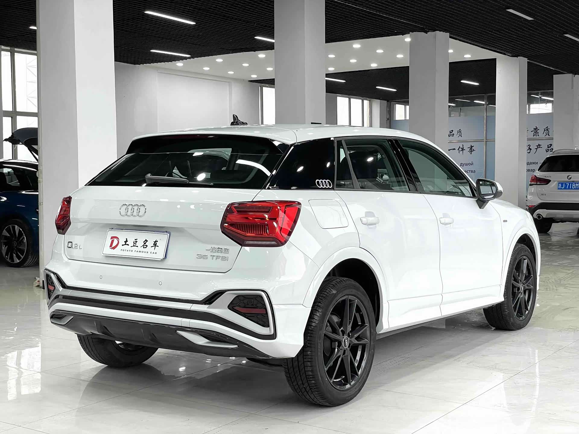 Audi Q2L, 2023 4