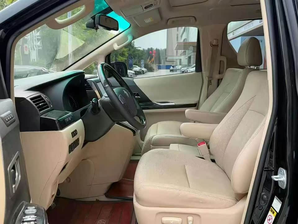 Toyota Elfa