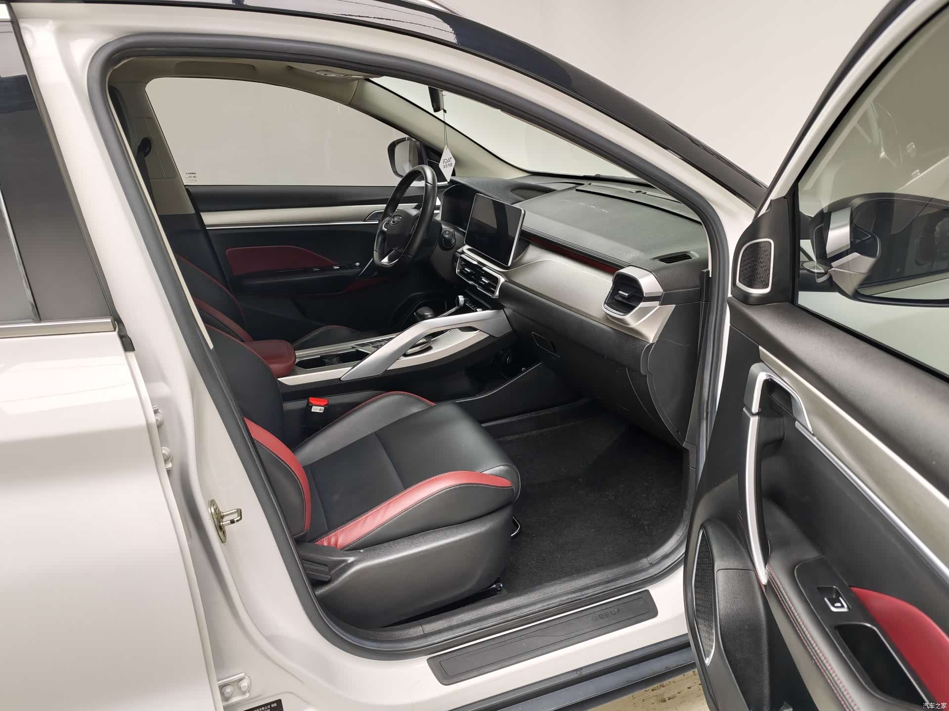 Geely Coolray, 2022 12