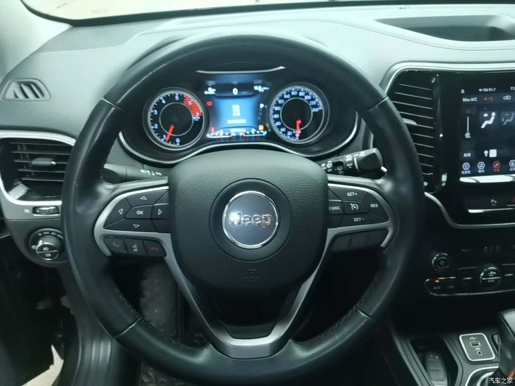 Jeep Cherokee, 2019 11