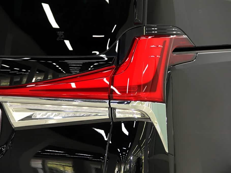 Lexus LM Lexus LM