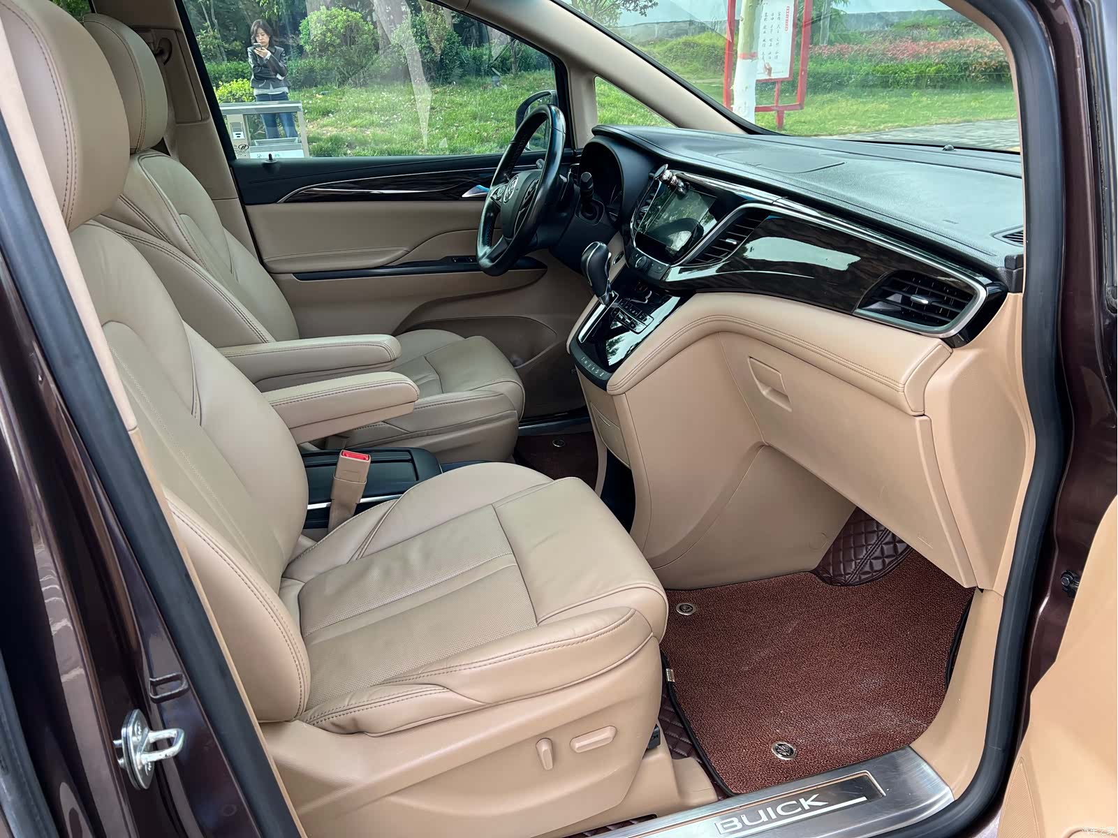 Buick GL8, 2017 9
