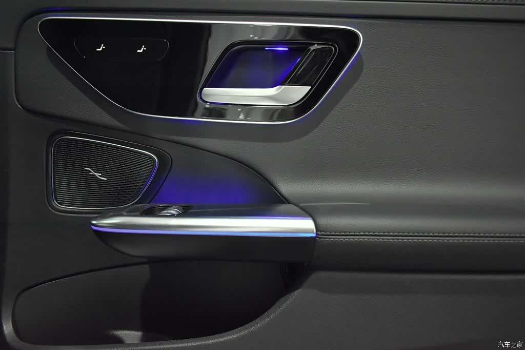Mercedes-Benz C-Class, 2024 11