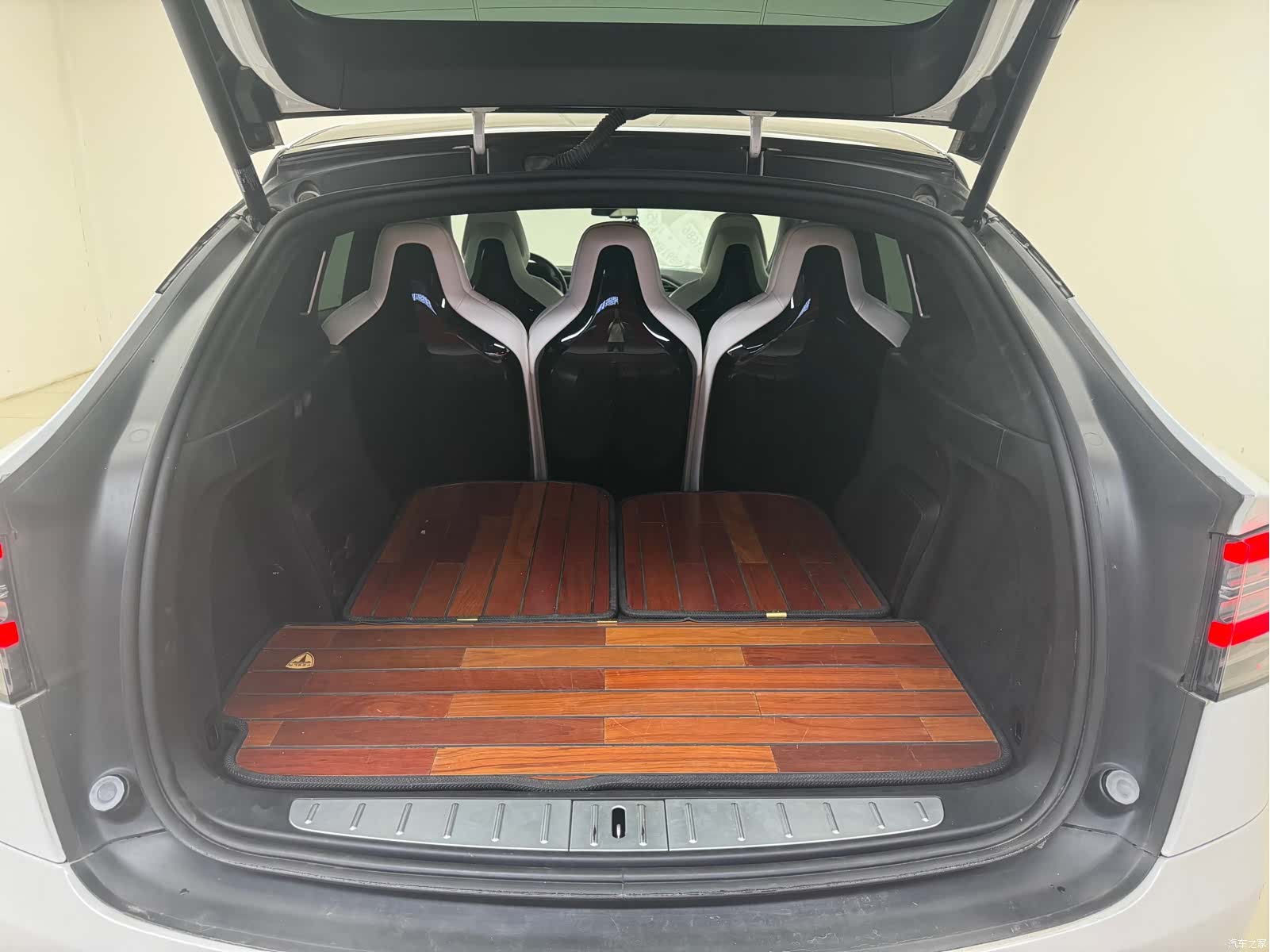 Tesla Model X, 2016 12