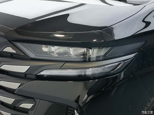 Toyota Vellfire, 2024 9