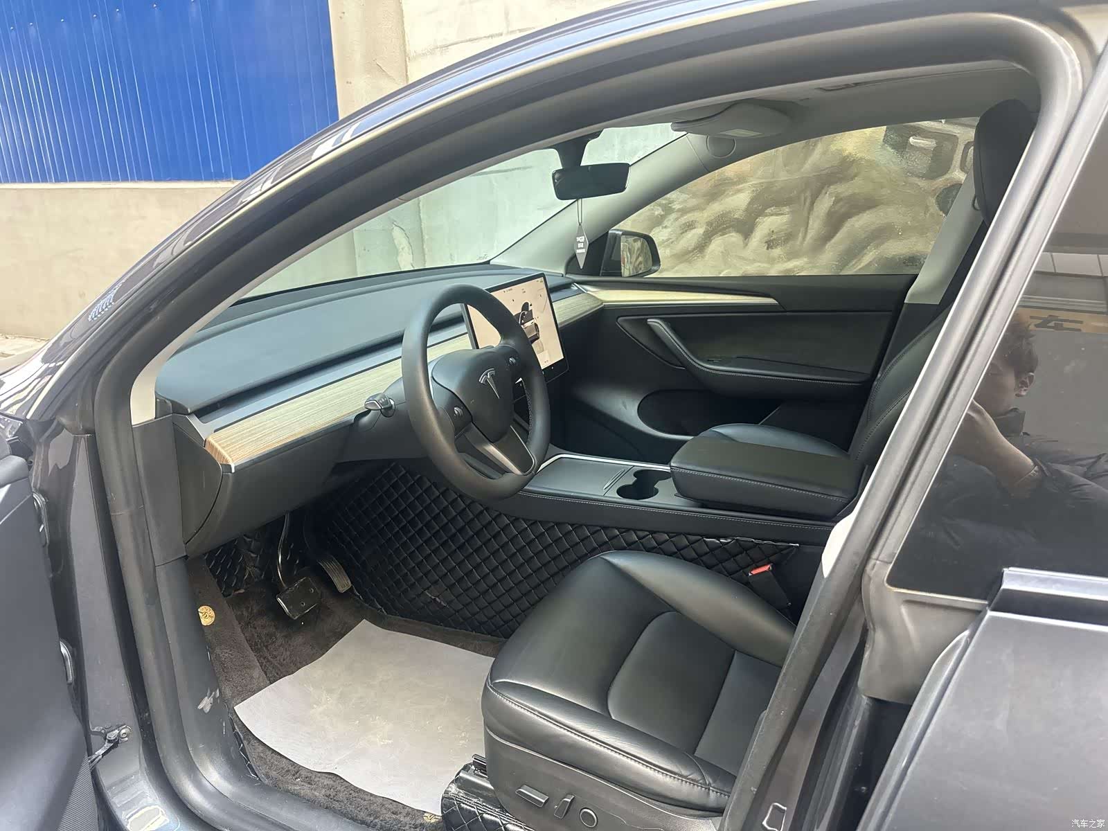 Tesla Model Y, 2023 7