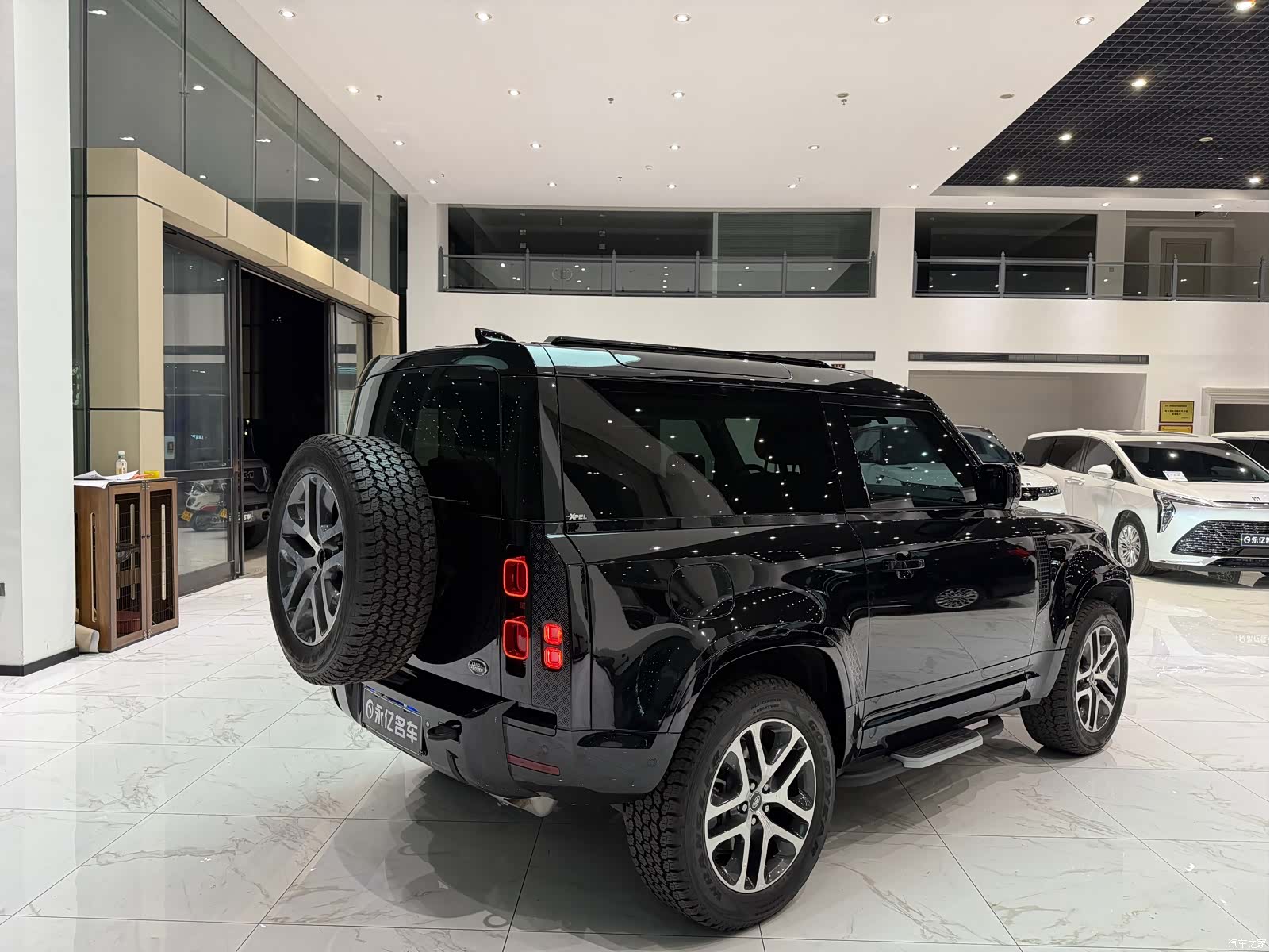 Land Rover Defender, 2023 13