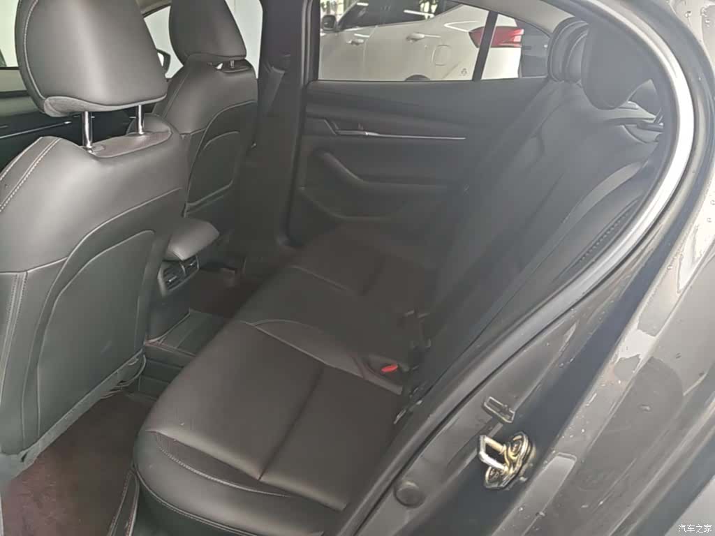Mazda Mazda3, 2023 17