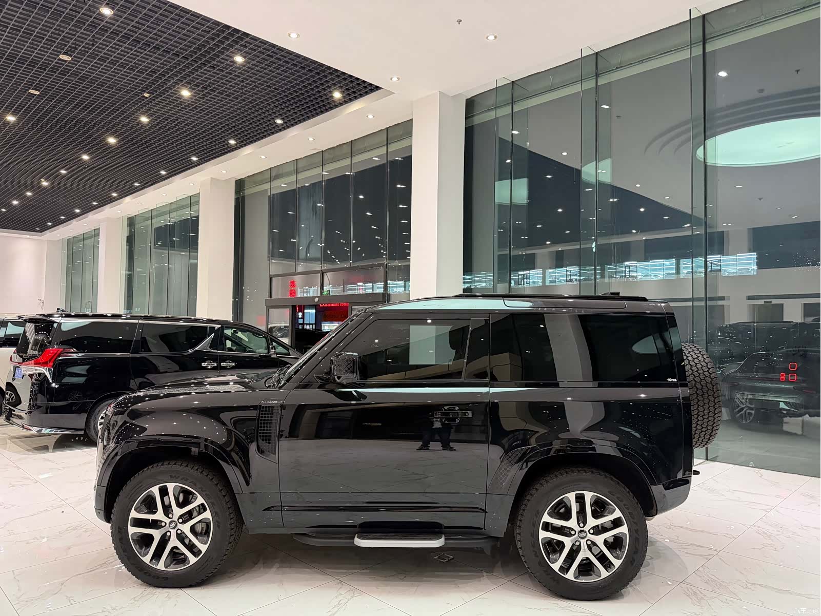 Land Rover Defender, 2023 11