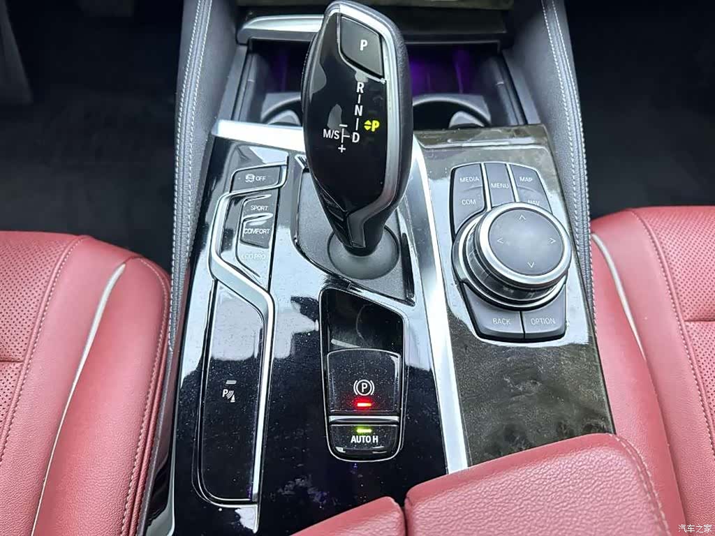 BMW 5 Series, 2022 24