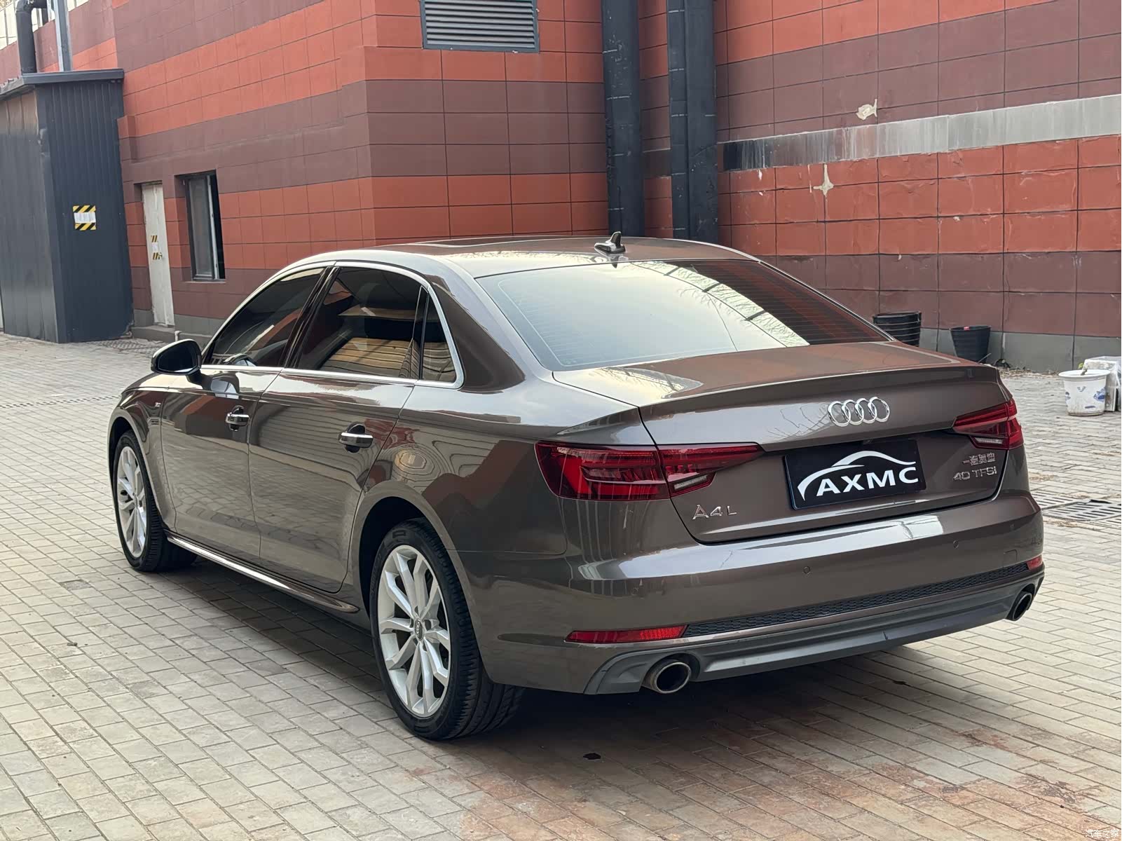 Audi A4L, 2018 все фото