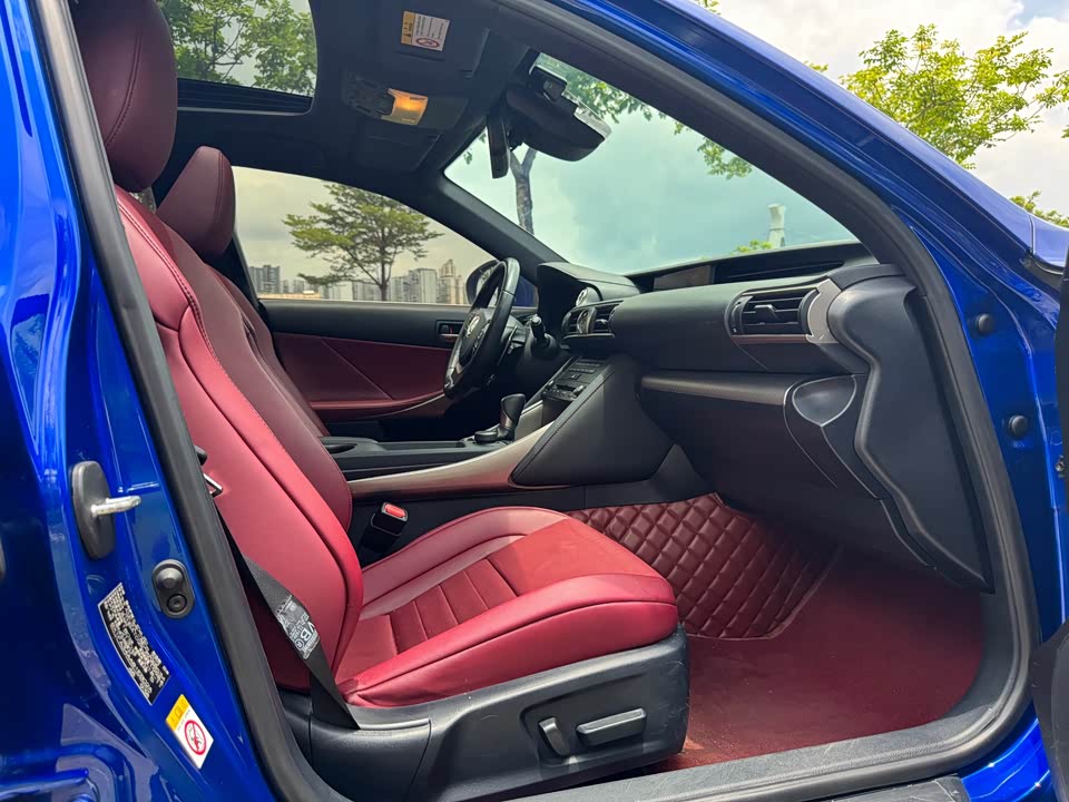 Lexus IS