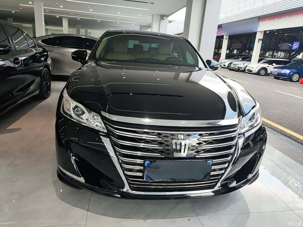 Toyota Crown, 2017 3