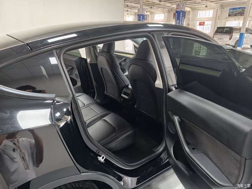 Tesla Model Y, 2023 14