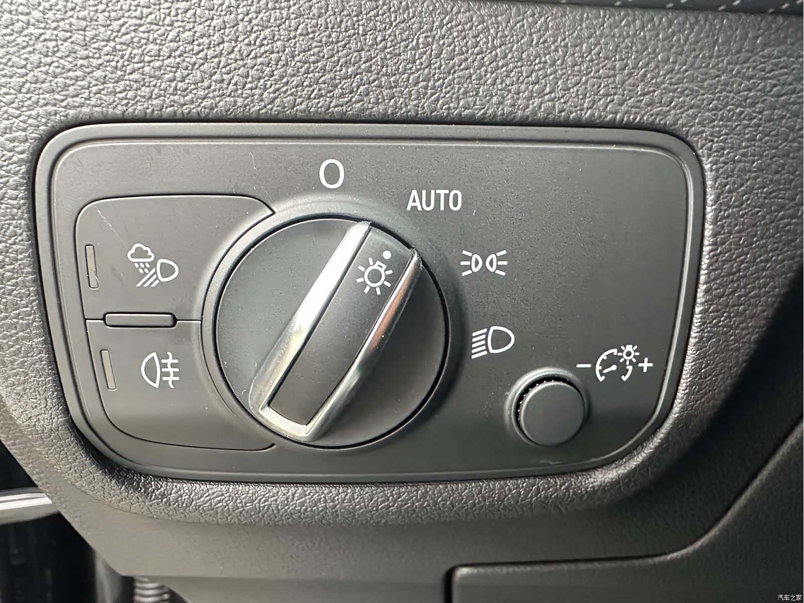 Audi Q2L, 2023 12