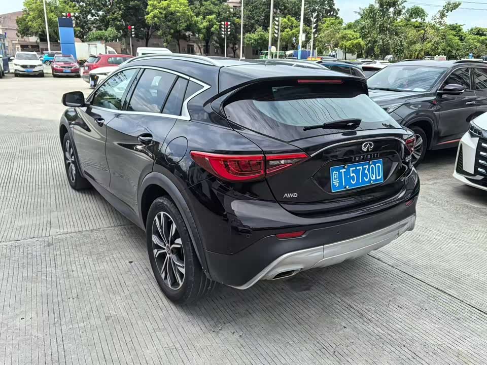 Infiniti QX30