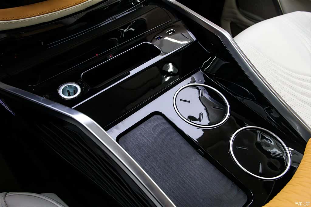 Mercedes-Benz 7, 2024 26