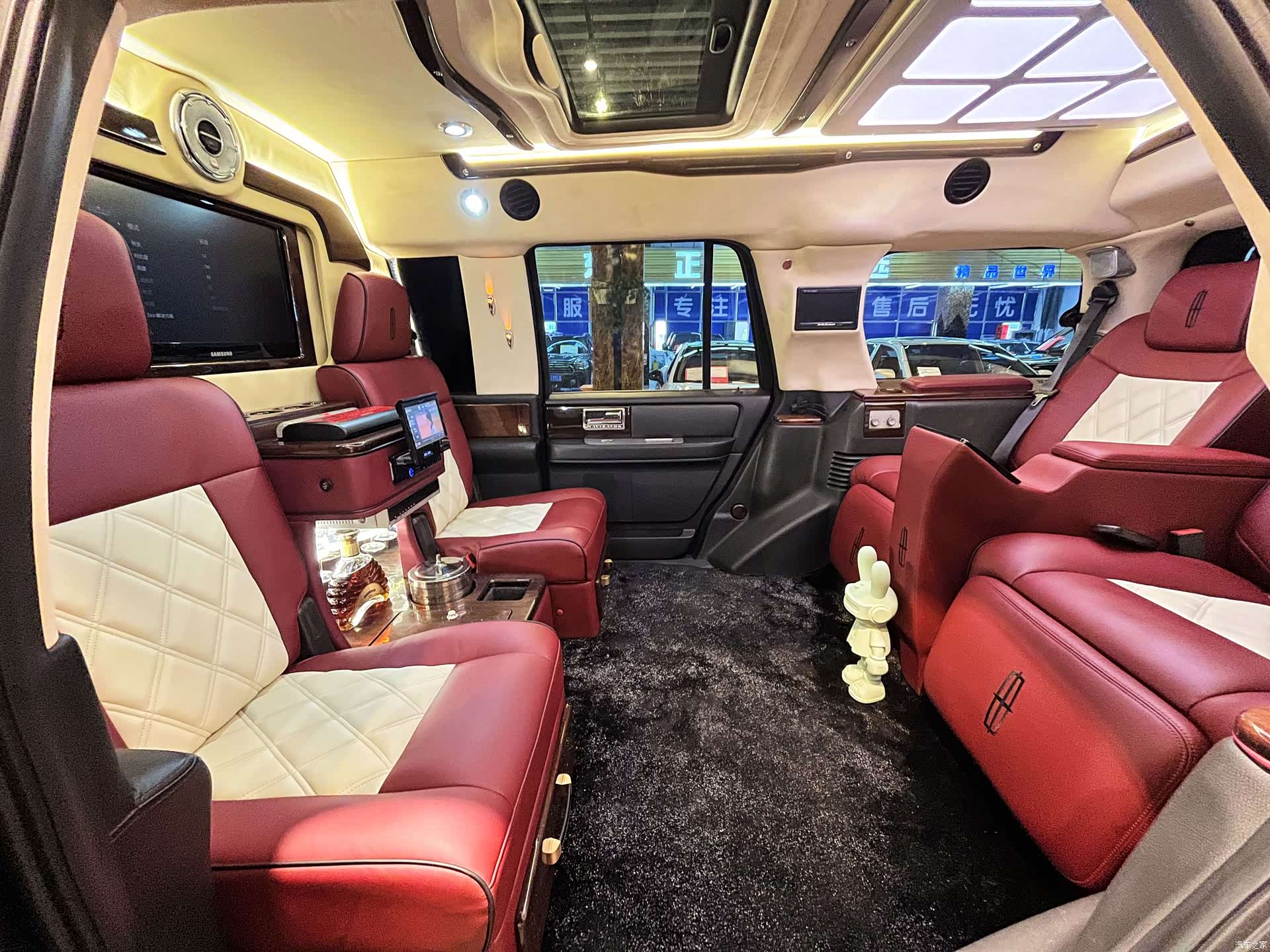 Lincoln Navigator, 2011 19