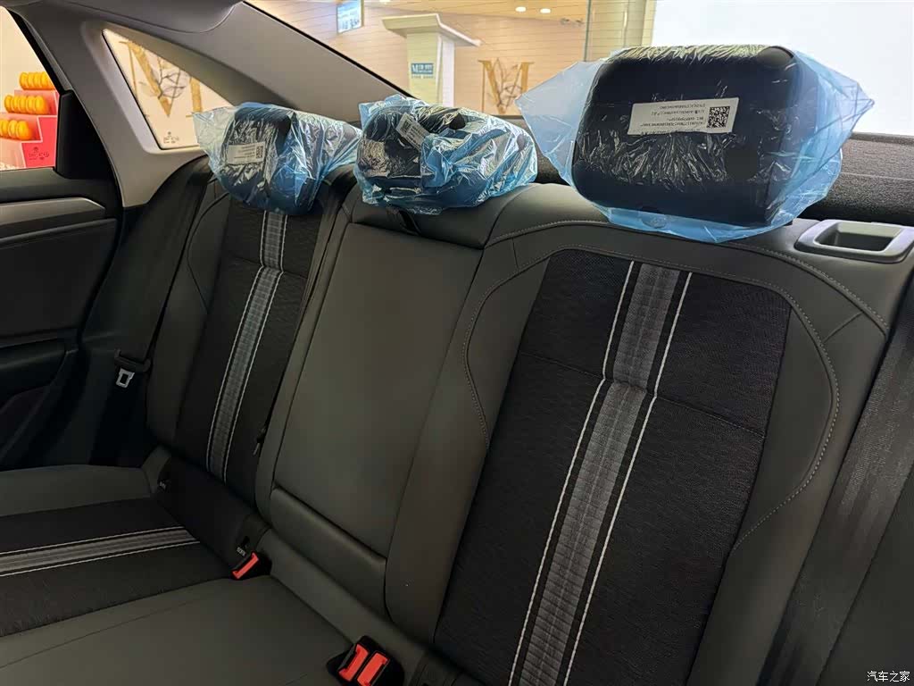Volkswagen Sagitar, 2025 28