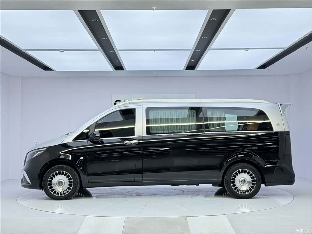 Mercedes-Benz 7, 2023 8