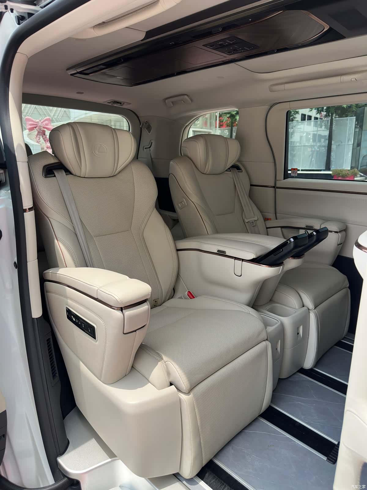 Lexus LM, 2024 15