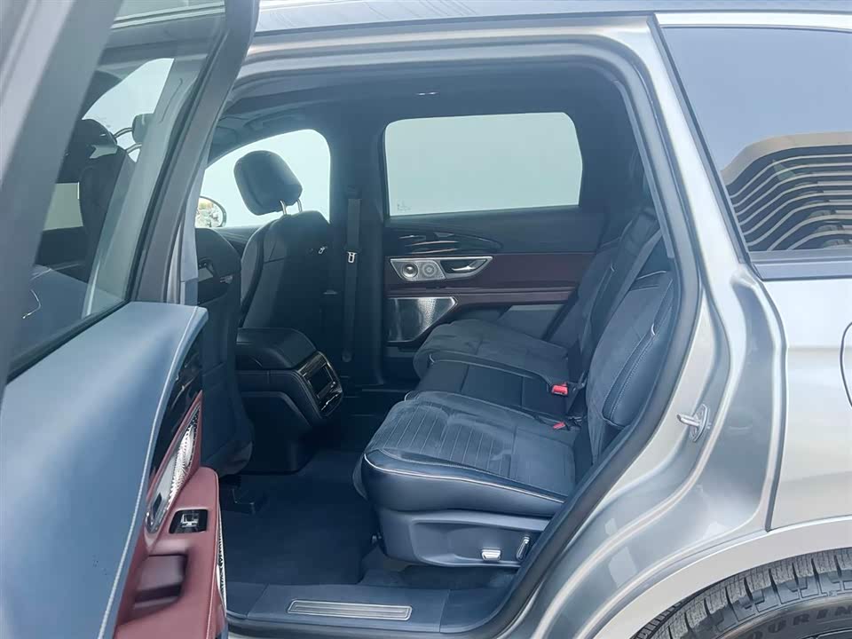 Lincoln Navigator