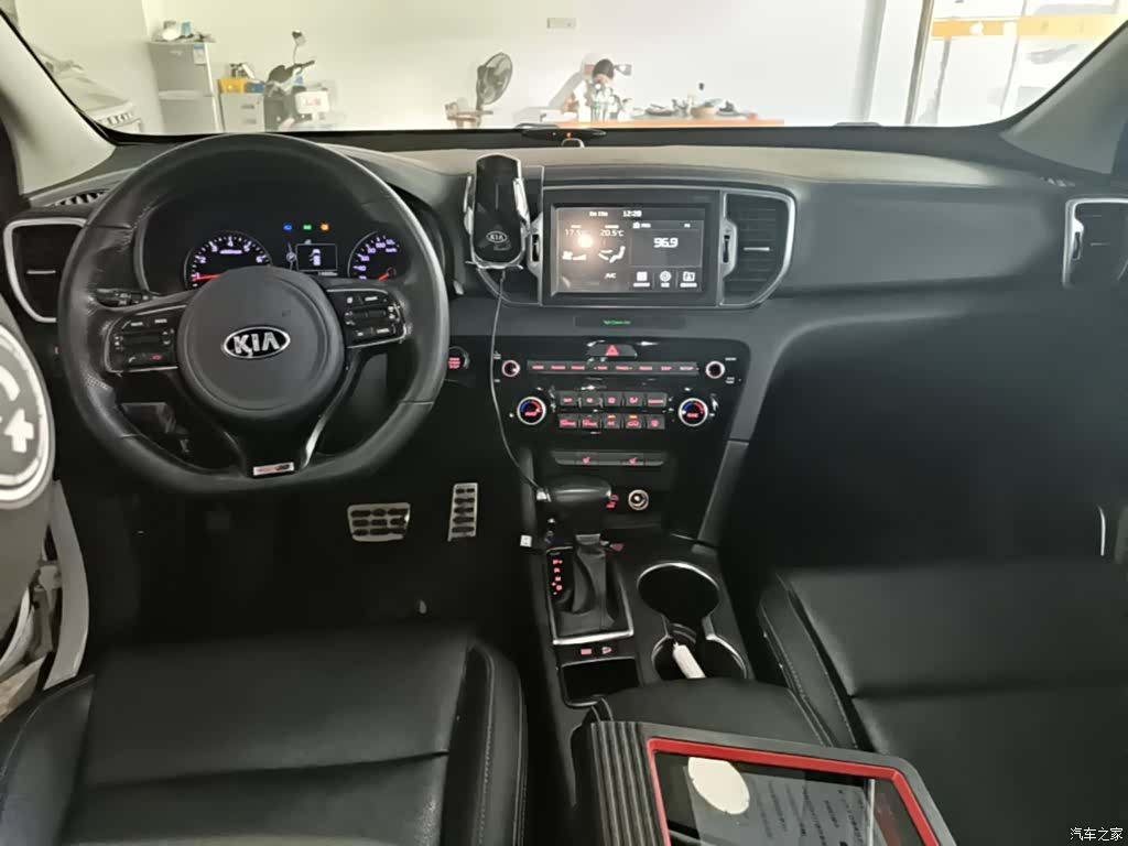 Kia KX5, 2016 10
