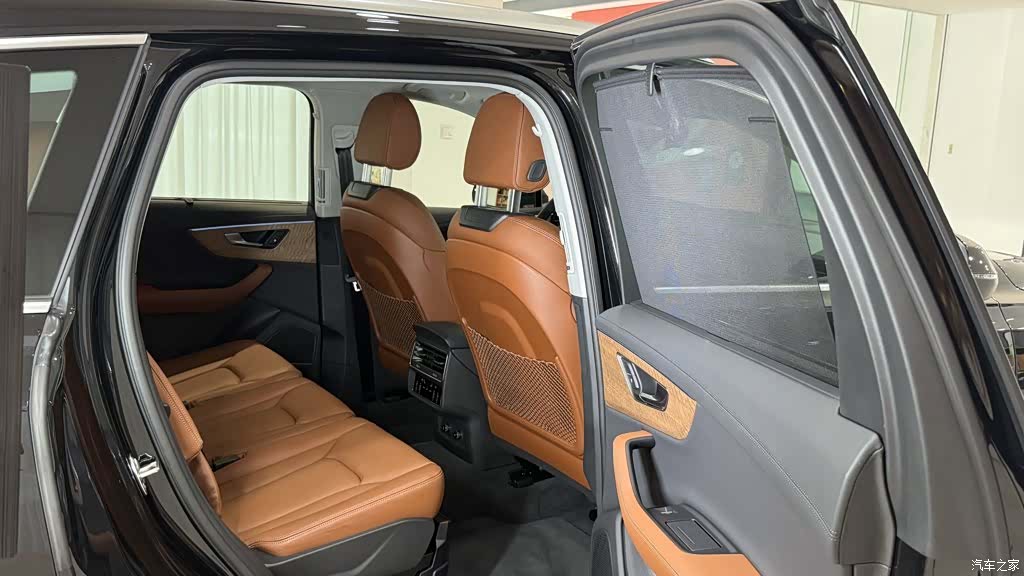 Audi Q7, 2025 4