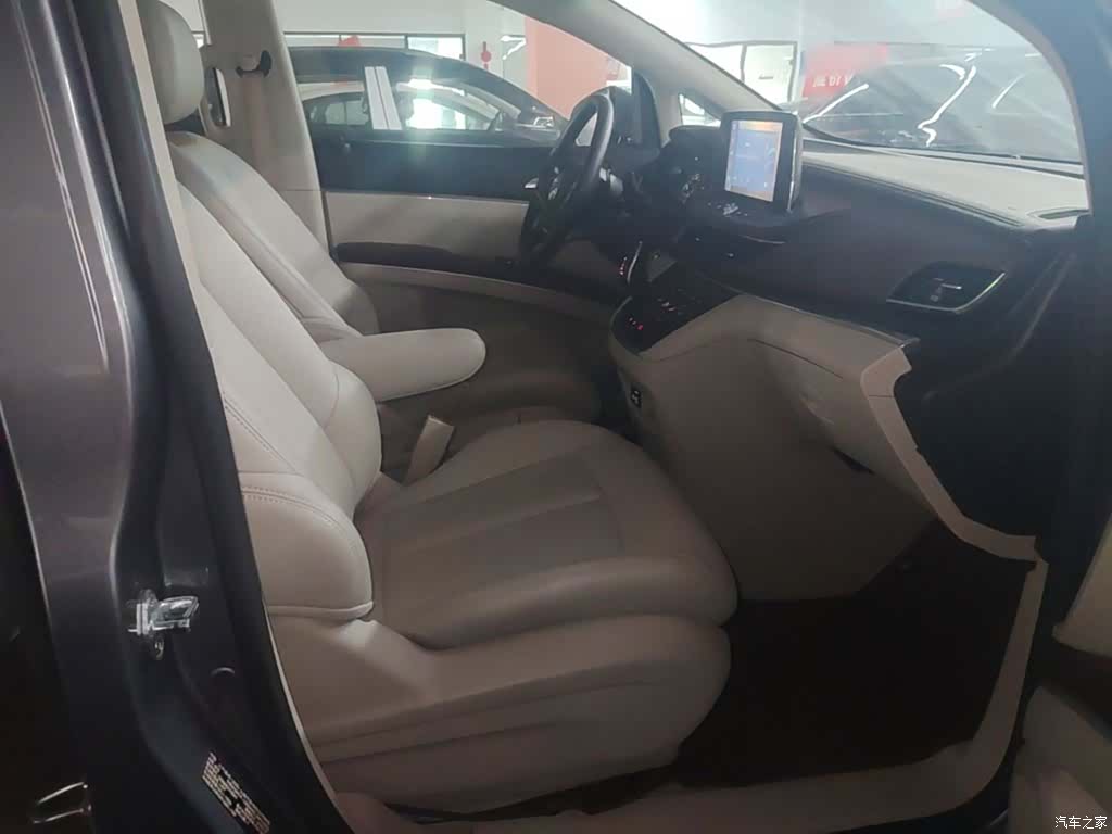Buick GL8, 2020 25