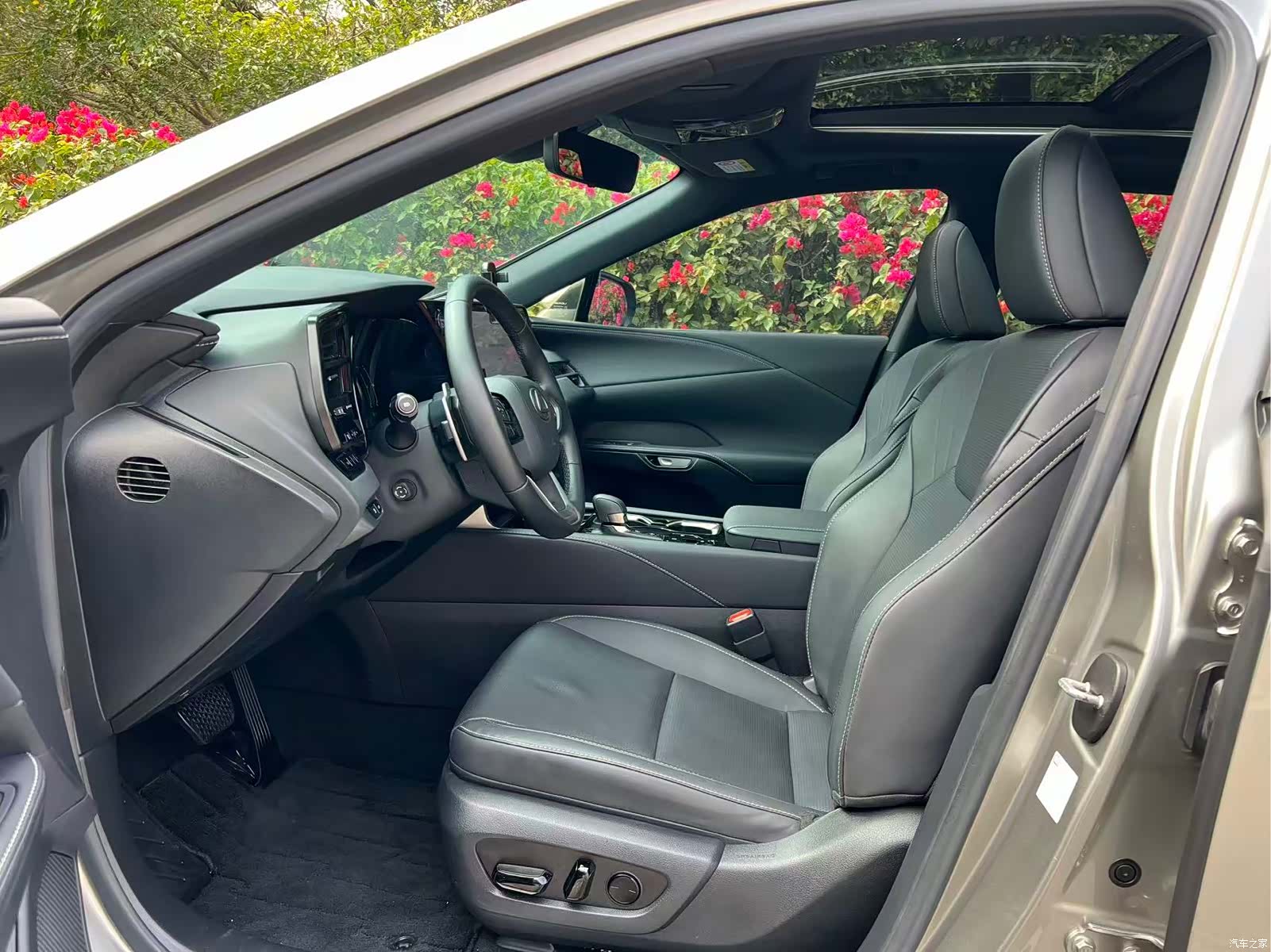 Lexus RX, 2023 3