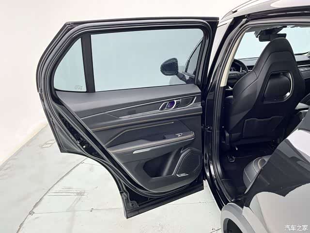Lynk & Co 01, 2023 11