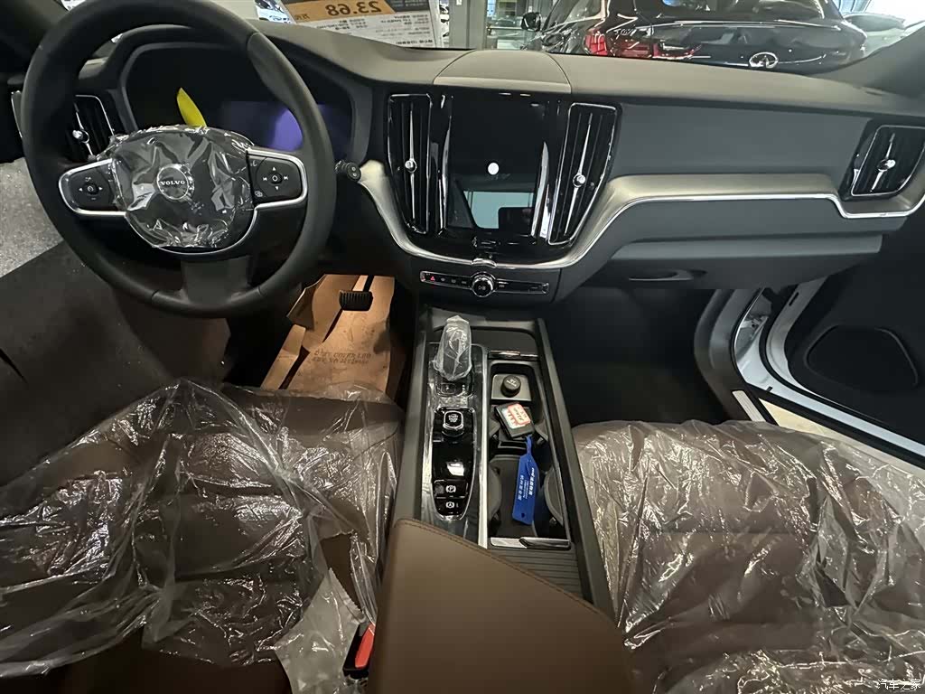 Volvo XC60, 2024 4