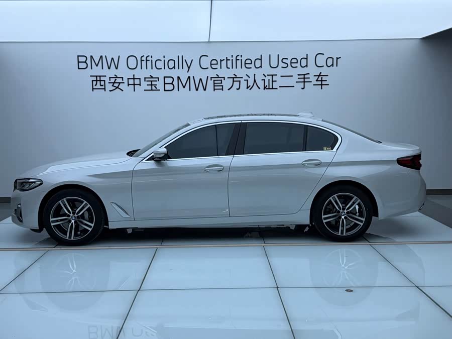 BMW 5 Series 2023, фото 3