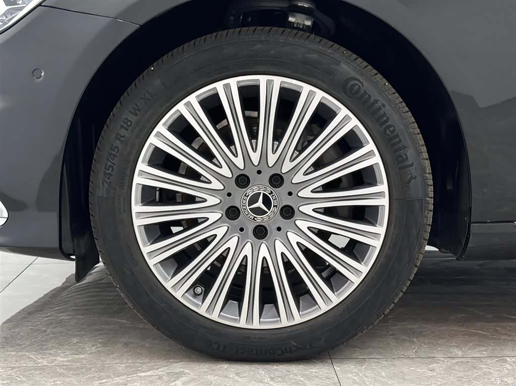 Mercedes-Benz E-Class, 2023 21