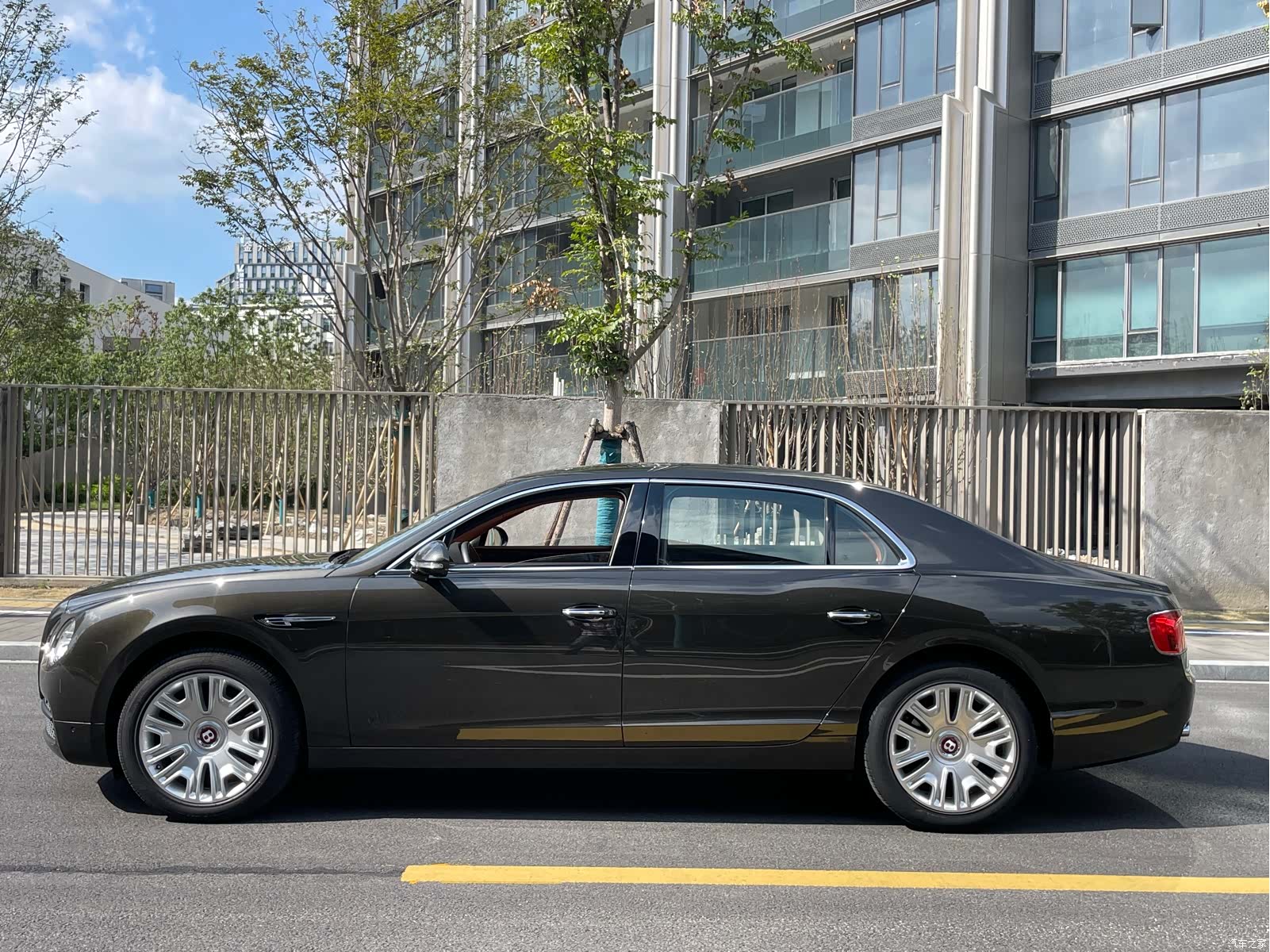Bentley Flying Spur, 2018 8