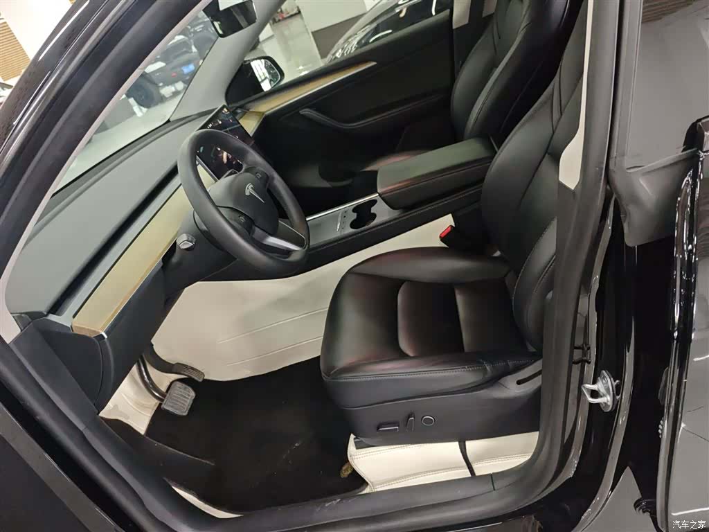Tesla Model Y, 2023 15