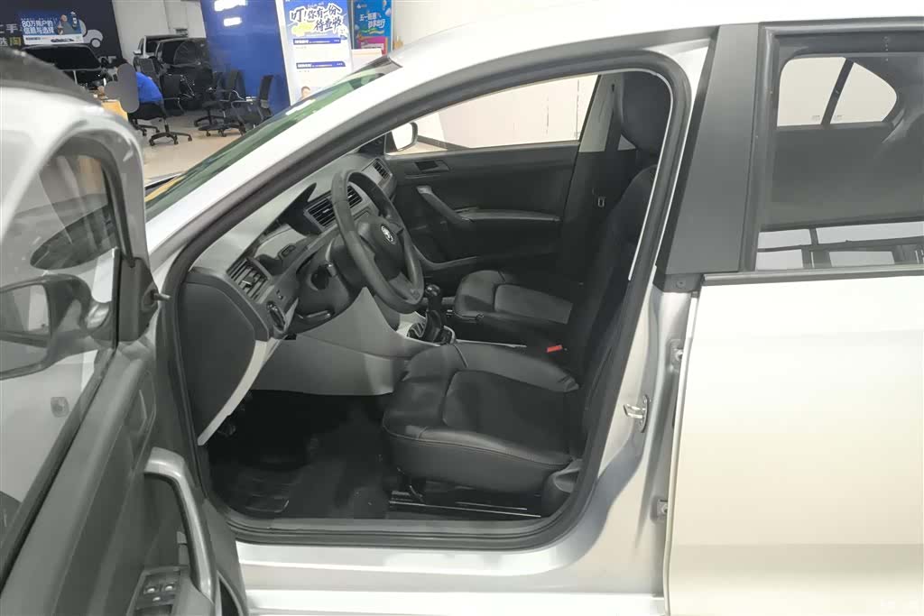 Skoda Rapid, 2014 9