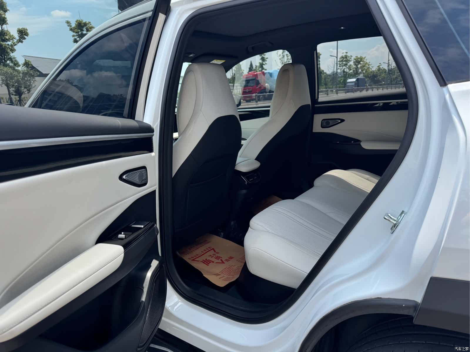 Geely Galaxy L7, 2024 7