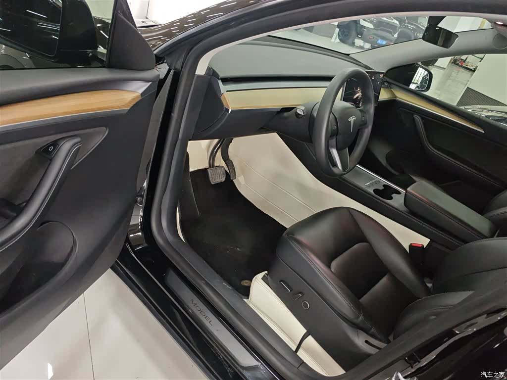 Tesla Model Y, 2023 16