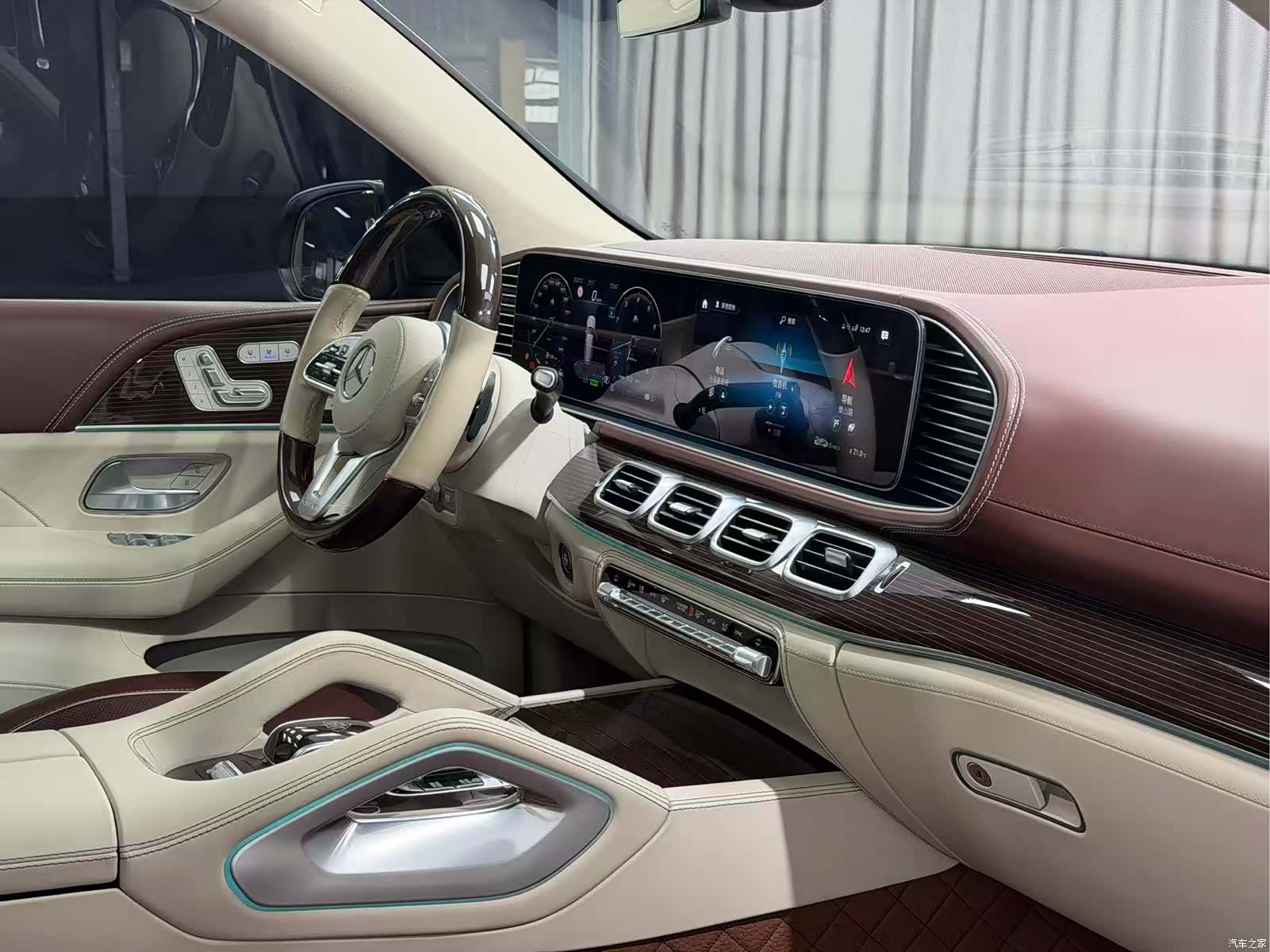 Maybach GLS, 2022 10