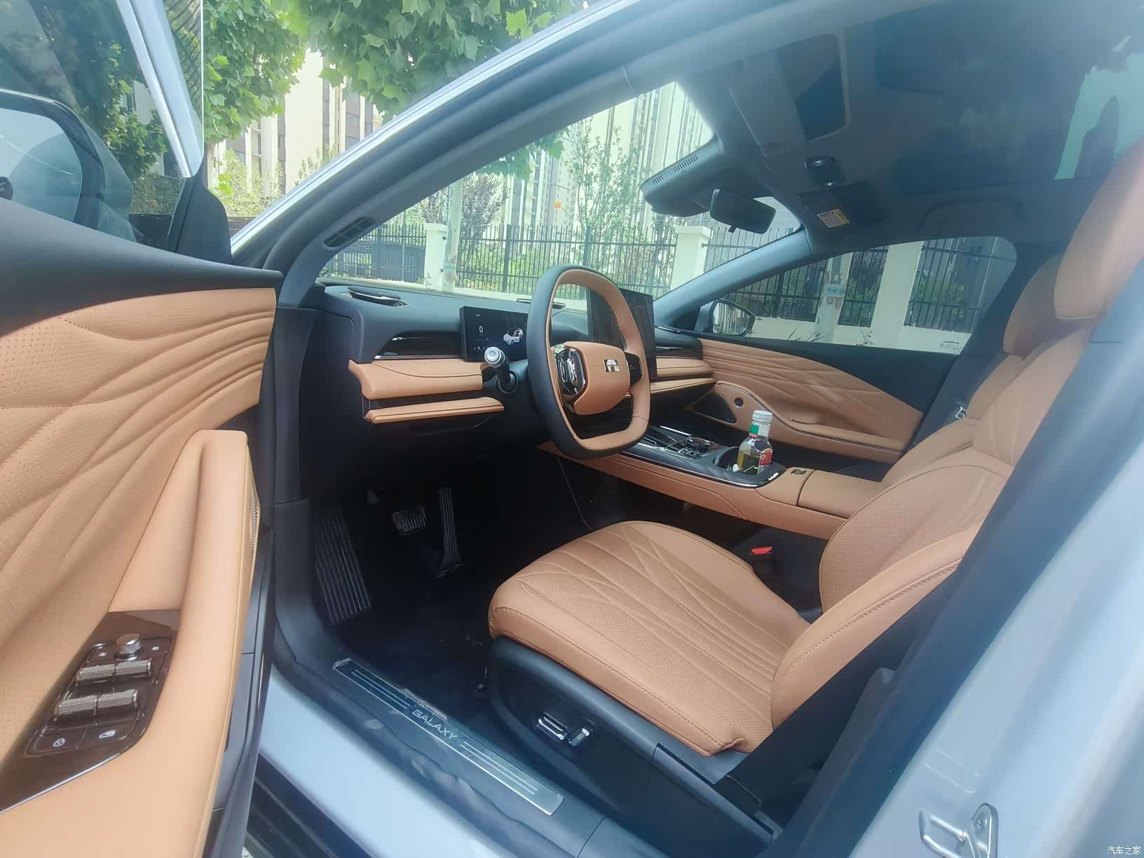 Geely 8, 2025 4