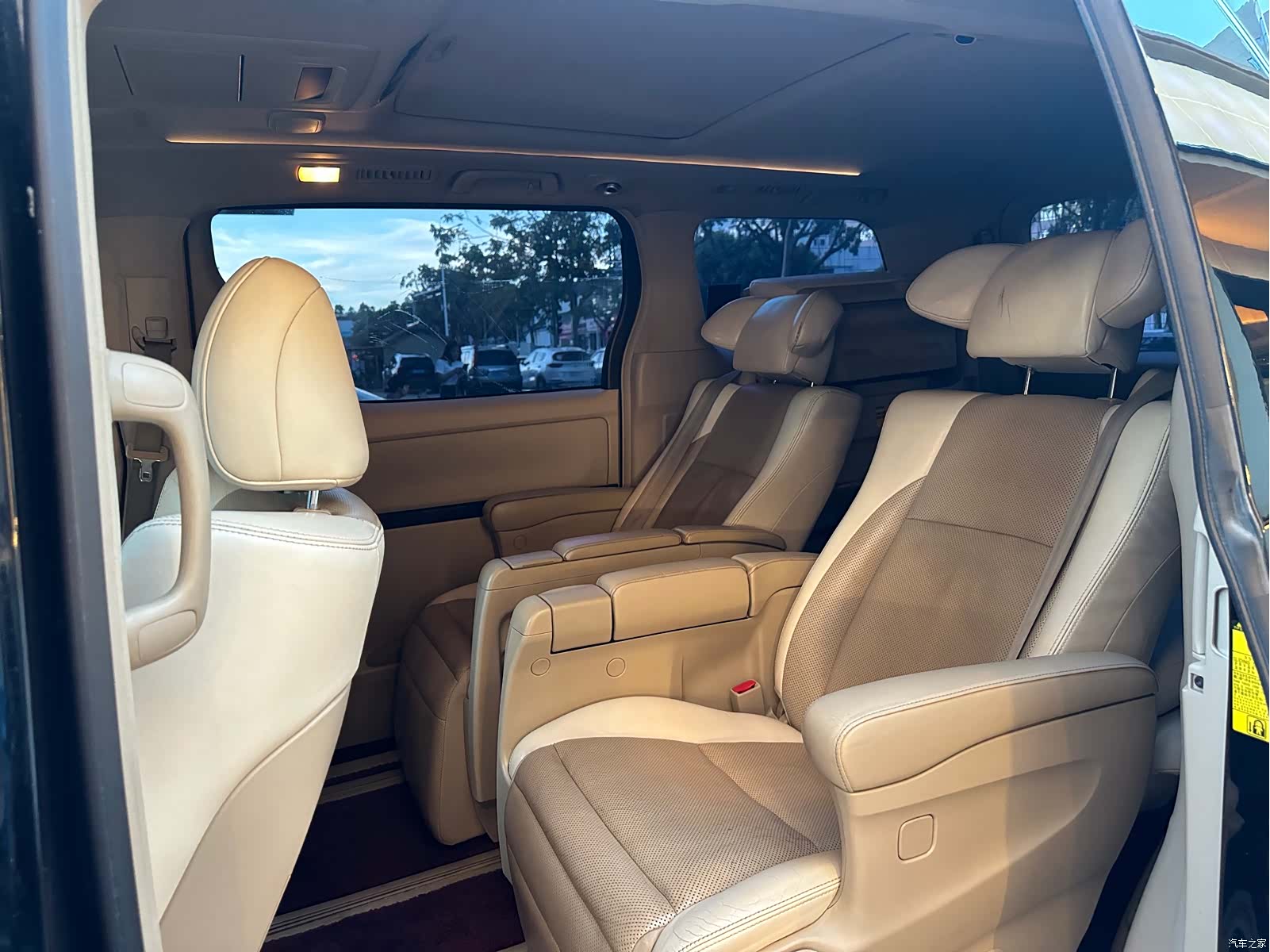 Toyota Alphard, 2014 8