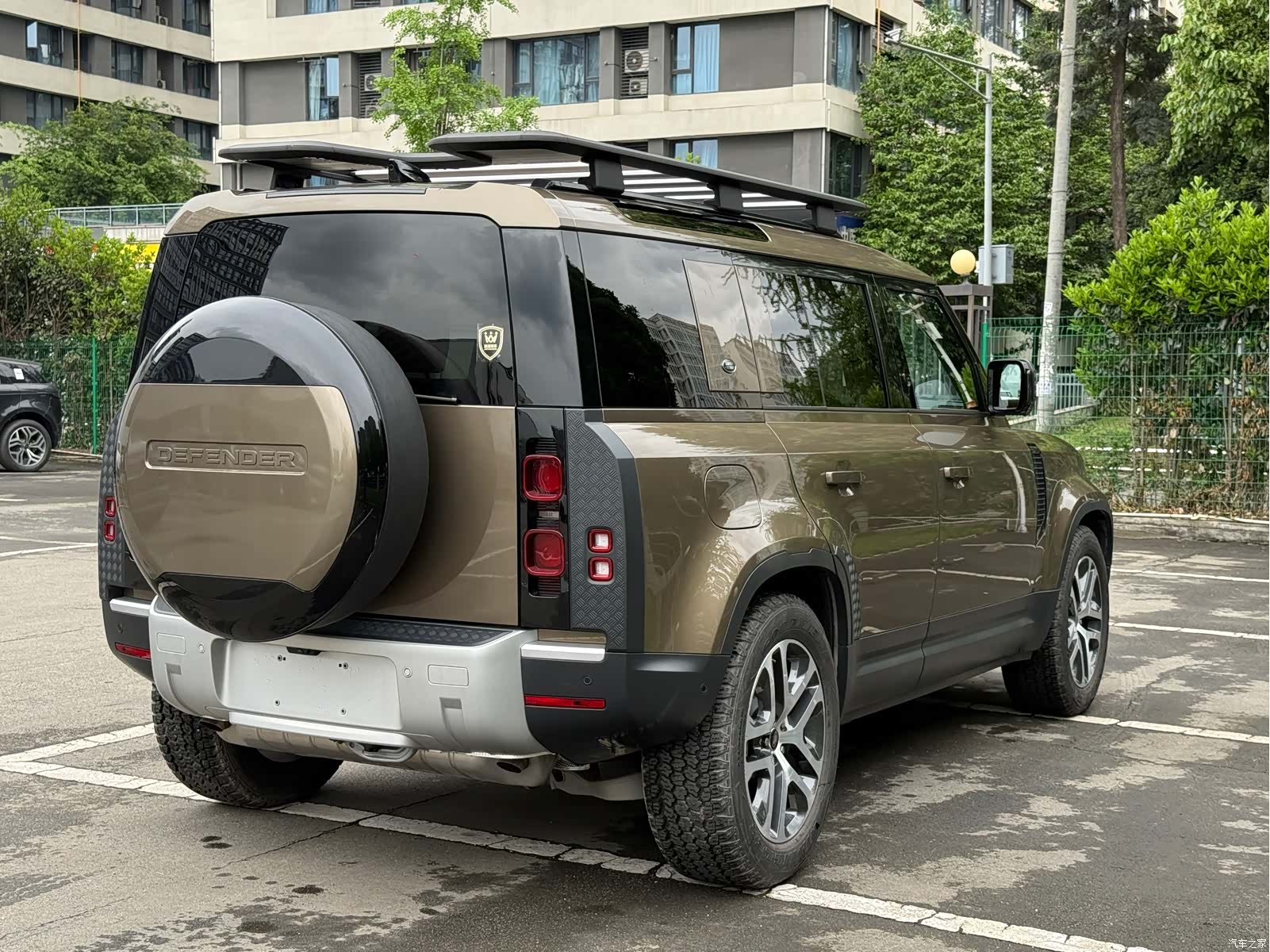 Land Rover Defender, 2024 3